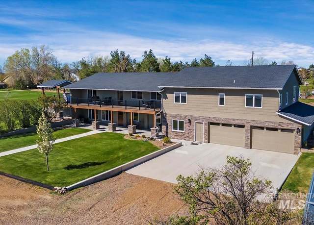 Property at 1640 S 5th West, Mountain Home, ID 83647, 5 beds, 3 baths