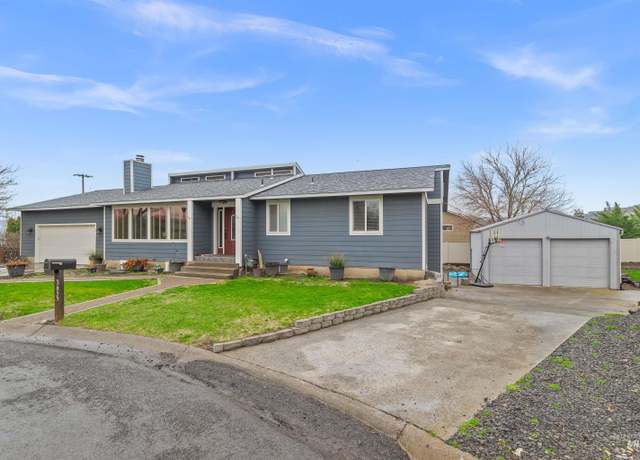 Property at 3655 Country Club Ct, Lewiston, ID 83501-9602, 5 beds, 3 baths