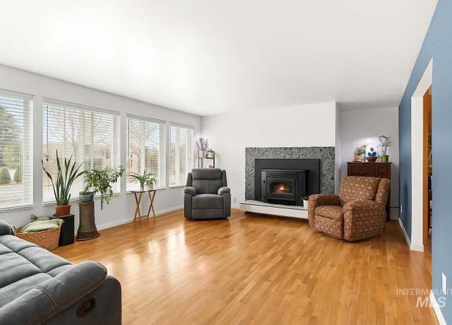 Property at 3655 Country Club Ct, Lewiston, ID 83501-9602, 5 beds, 3 baths