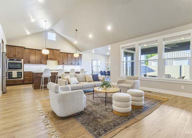 Property at 12543 W Arabian Dr, Boise, ID 83709, 3 beds, 3 baths