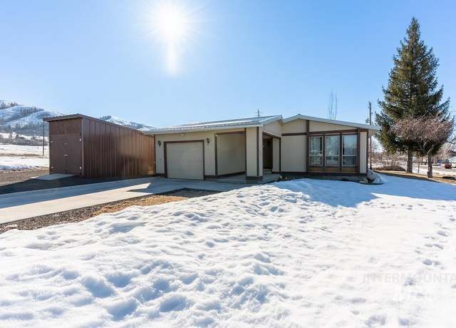 Property at 102 Circle Dr, Council, ID 83612, 3 beds, 1 bath