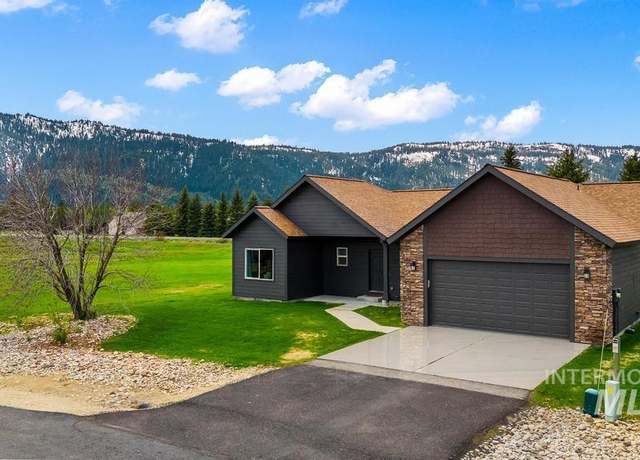 Property at 24 Charters Cir, Donnelly, ID 83615, 3 beds, 2 baths