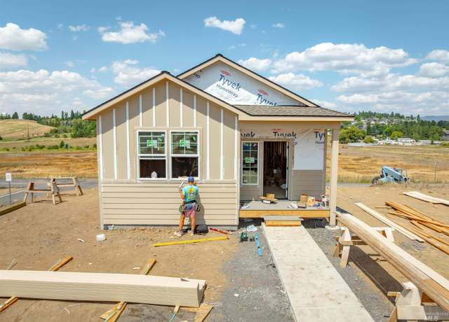 Property at 1064 Edington Ave, Moscow, ID 83843, 3 beds, 2 baths