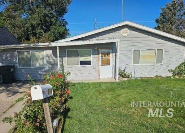Property at 211 Randolph Ave, Melba, ID 83641, 3 beds, 2 baths