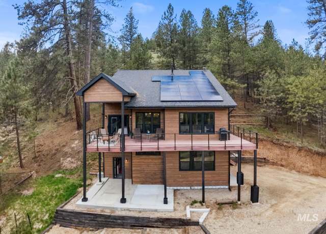 Property at 4 Daggett Rim Rd, Boise, ID 83716, 4 beds, 2.5 baths