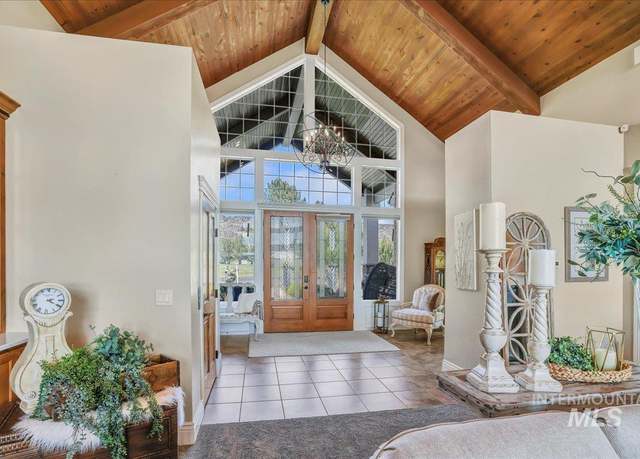 Property at 203 Clear Lake Ln, Buhl, ID 83316, 2 beds, 4 baths