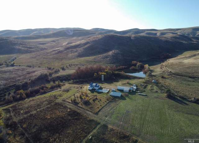 Property at 1854 Farnam Ln, Weiser, ID 83672, 3 beds, 2 baths