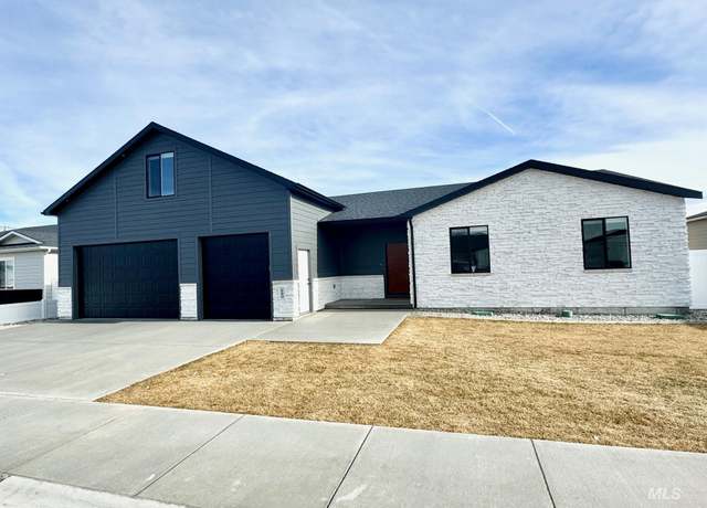 Property at 820 Salmon Dr, Heyburn, ID 83336, 4 beds, 3 baths