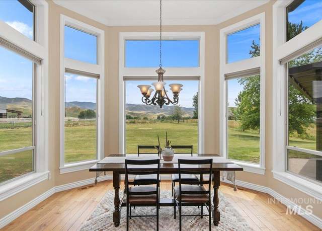 Property at 26 Hill Creek Rd, Horseshoe Bend, ID 83629, 3 beds, 3 baths