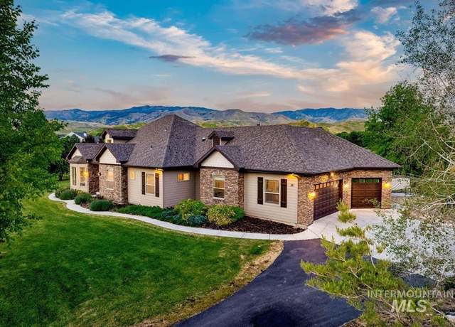 Property at 26 Hill Creek Rd, Horseshoe Bend, ID 83629, 3 beds, 3 baths