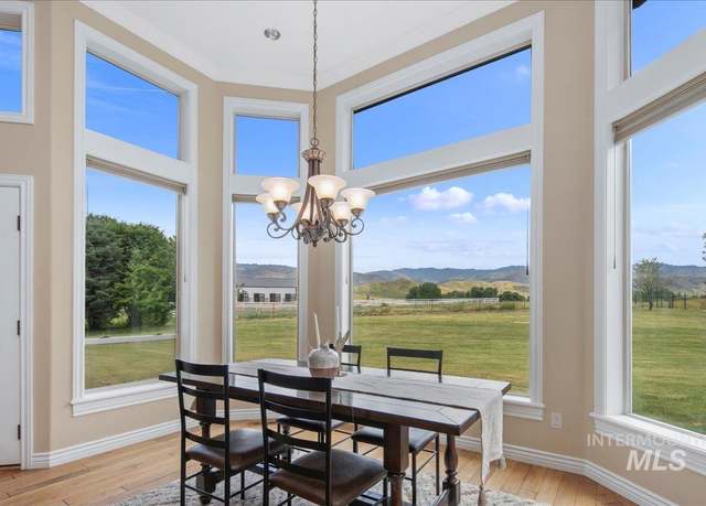 Property at 26 Hill Creek Rd, Horseshoe Bend, ID 83629, 4 beds, 3 baths