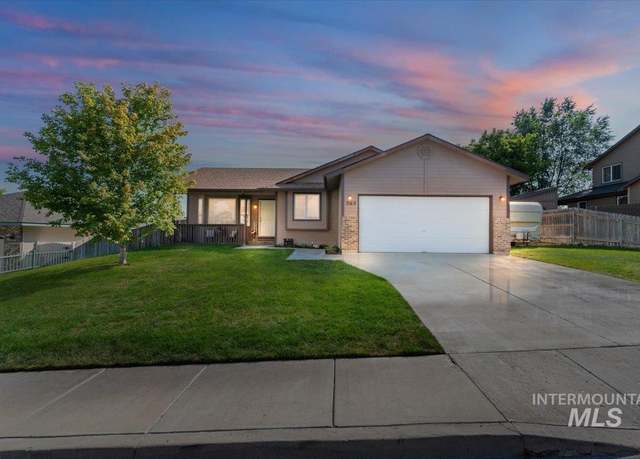 Property at 365 W Bloomington Dr, Meridian, ID 83642, 3 beds, 2 baths