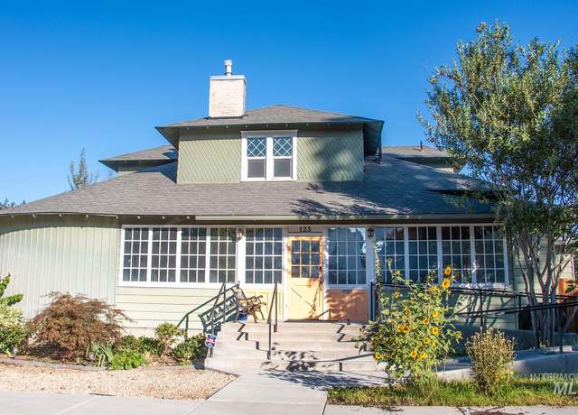 Property at 123 17th Ave S, Nampa, ID 83651, 3 beds, 2.5 baths