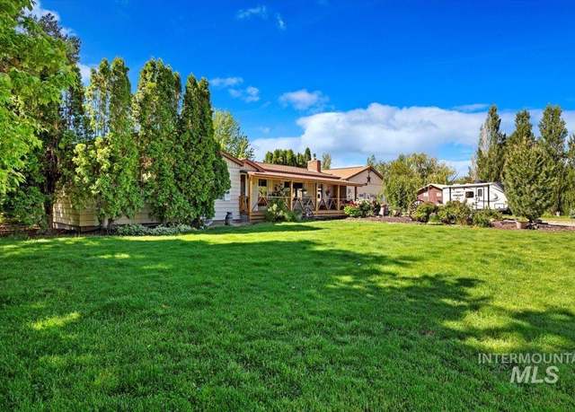 Property at 213 Sage Road West, Jerome, ID 83338-6437, 3 beds, 2.5 baths