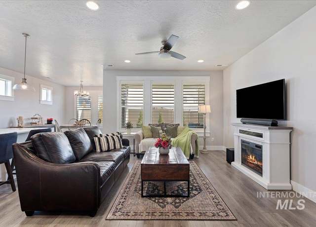 Property at 300 S Adventure Way, Kuna, ID 83634, 3 beds, 2 baths