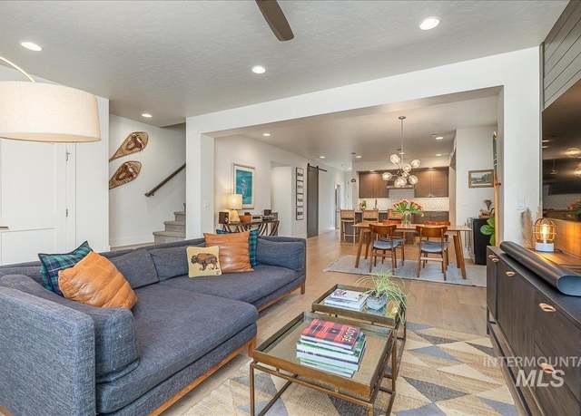 Property at 3018 S Trailwood Way, Boise, ID 83716, 3 beds, 2.5 baths