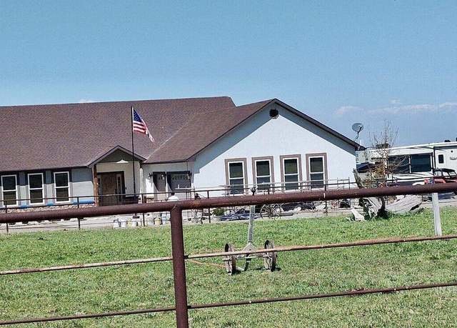 Property at 1852 E 4400 N, Buhl, ID 83316, 3 beds, 2.5 baths