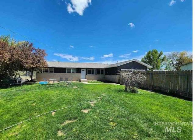Property at 4470 NE Alexander Way, Mountain Home, ID 83647, 3 beds, 2 baths