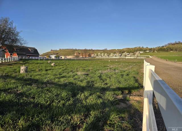 Property at 5686 Finley Rd, Fruitland, ID 83619