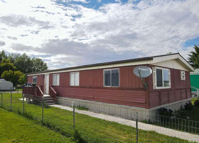 Property at 726 Yale Ave, Burley, ID 83318, 3 beds, 2 baths