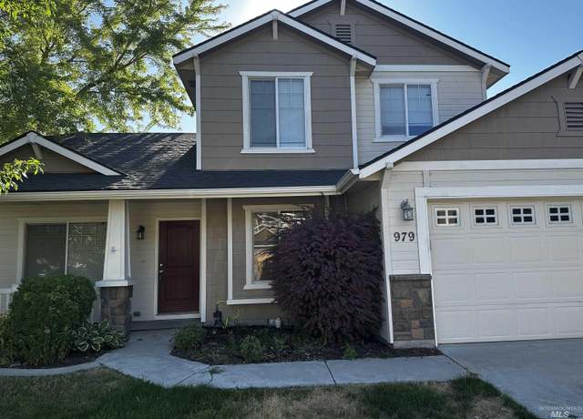 Property at 979 N Wolfsburg Ave, Meridian, ID 83642, 4 beds, 2.5 baths