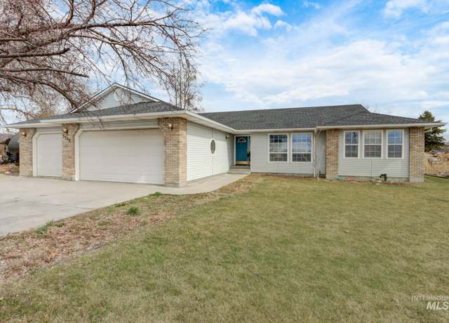 Property at 2528 N Washington Ave, Emmett, ID 83617, 3 beds, 2 baths
