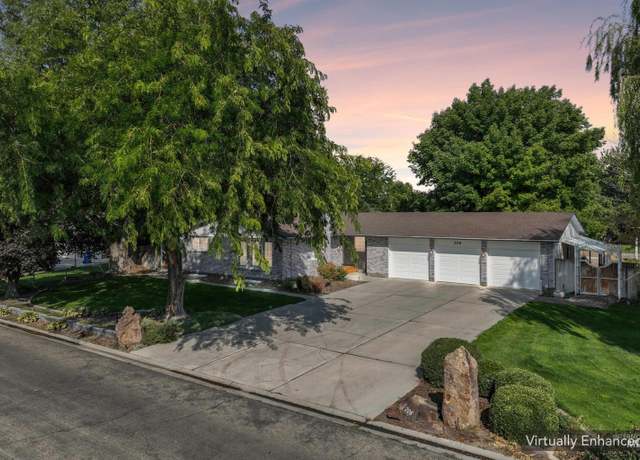 Property at 208 S Ravenswood Dr, Meridian, ID 83642-6264, 4 beds, 3 baths