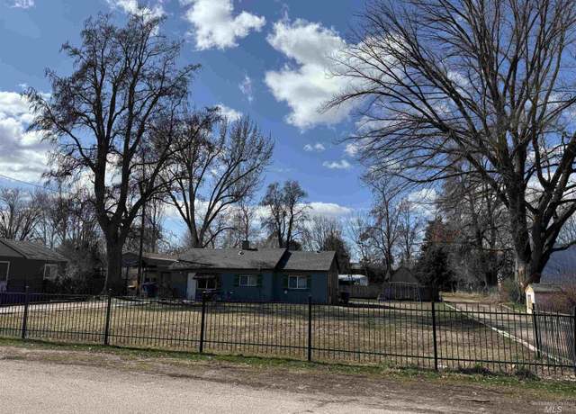 Property at 323 N Olde Park, Eagle, ID 83616, 2 beds, 1 bath