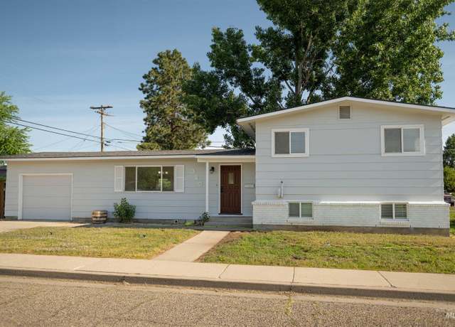 Property at 320 E 12th N, Mountain Home, ID 83647, 4 beds, 2 baths