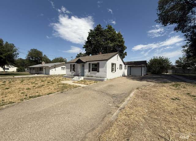 Property at 1712 S Midland Blvd, Nampa, ID 83686, 2 beds, 1 bath