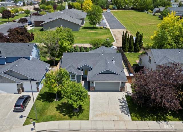 Property at 1526 S Glasgow Ave, Nampa, ID 83686, 3 beds, 2 baths