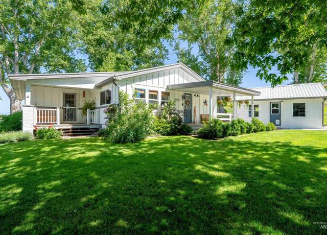 Property at 9721 Bill Burns Rd, Emmett, ID 83617, 4 beds, 2 baths