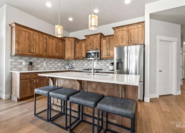Property at 752 E Bouquet Ct, Kuna, ID 83634, 3 beds, 2 baths