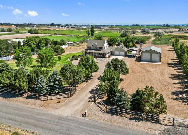 Property at 327 W 100 N, Jerome, ID 83338, 4 beds, 3 baths