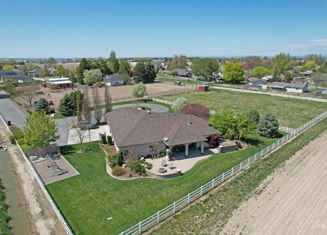 Property at 924 Main St S, Kimberly, ID 83341, 3 beds, 2 baths