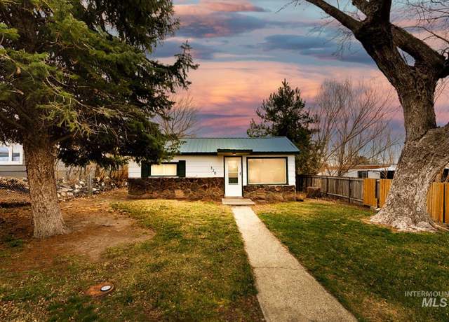 Property at 320 N Ave East, Hagerman, ID 83332, 3 beds, 1 bath
