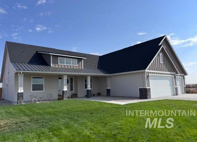 Property at 8260 SW El Camino Ct, Mountain Home, ID 83647-0000, 4 beds, 2 baths