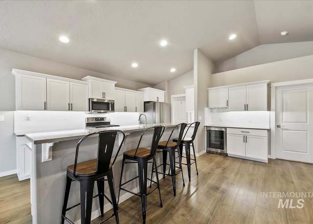 Property at 10496 W Daylily Ct, Star, ID 83669, 4 beds, 2 baths