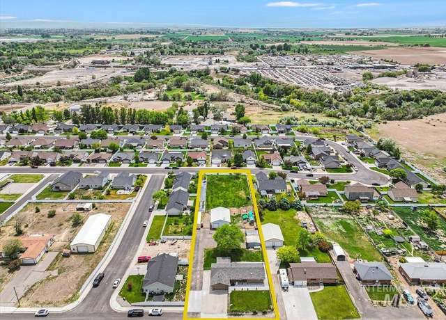 Property at 1011 Filer Ave W, Twin Falls, ID 83301, 3 beds, 3 baths