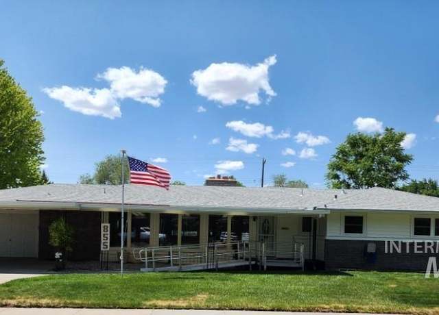 Property at 855 N 9th East, Mountain Home, ID 83647, 4 beds, 3 baths