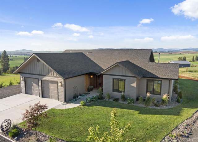Property at 1066 E Cove Rd, Viola, ID 83872, 3 beds, 2 baths