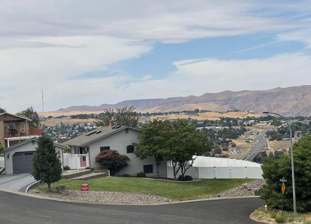 Property at 411 Valley Vista Blvd, Lewiston, ID 83501, 4 beds, 3 baths