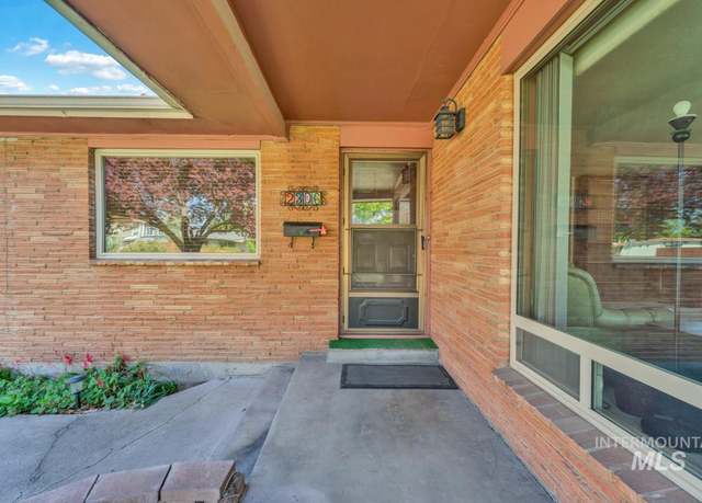 Property at 2306 N Grandee St, Boise, ID 83704, 3 beds, 2.5 baths