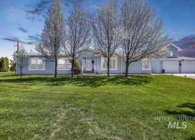 Property at 94 S 200 E, Jerome, ID 83338, 3 beds, 2 baths