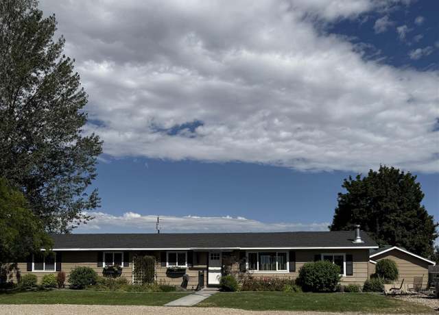 Property at 25356 Karen Dr, Middleton, ID 83644, 4 beds, 2 baths