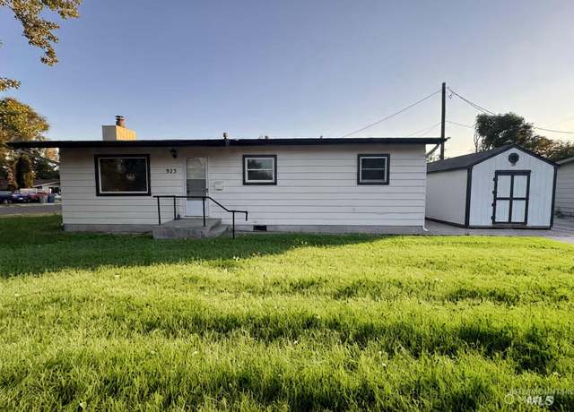 Property at 923 13th St South, Nampa, ID 83651, 3 beds, 1 bath