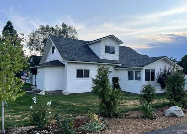Property at 2055 S Locust Grove Rd, Meridian, ID 83642, 4 beds, 2 baths