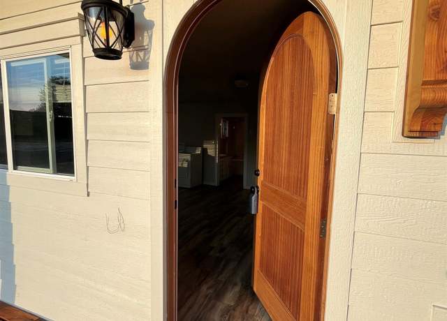 Property at 2055 S Locust Grove Rd, Meridian, ID 83642, 4 beds, 2 baths