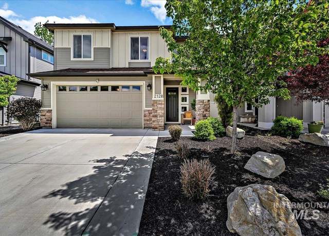 Property at 2128 N Woodcreek St, Boise, ID 83704, 3 beds, 2.5 baths