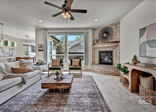 Property at 2128 N Woodcreek St, Boise, ID 83704, 3 beds, 2.5 baths